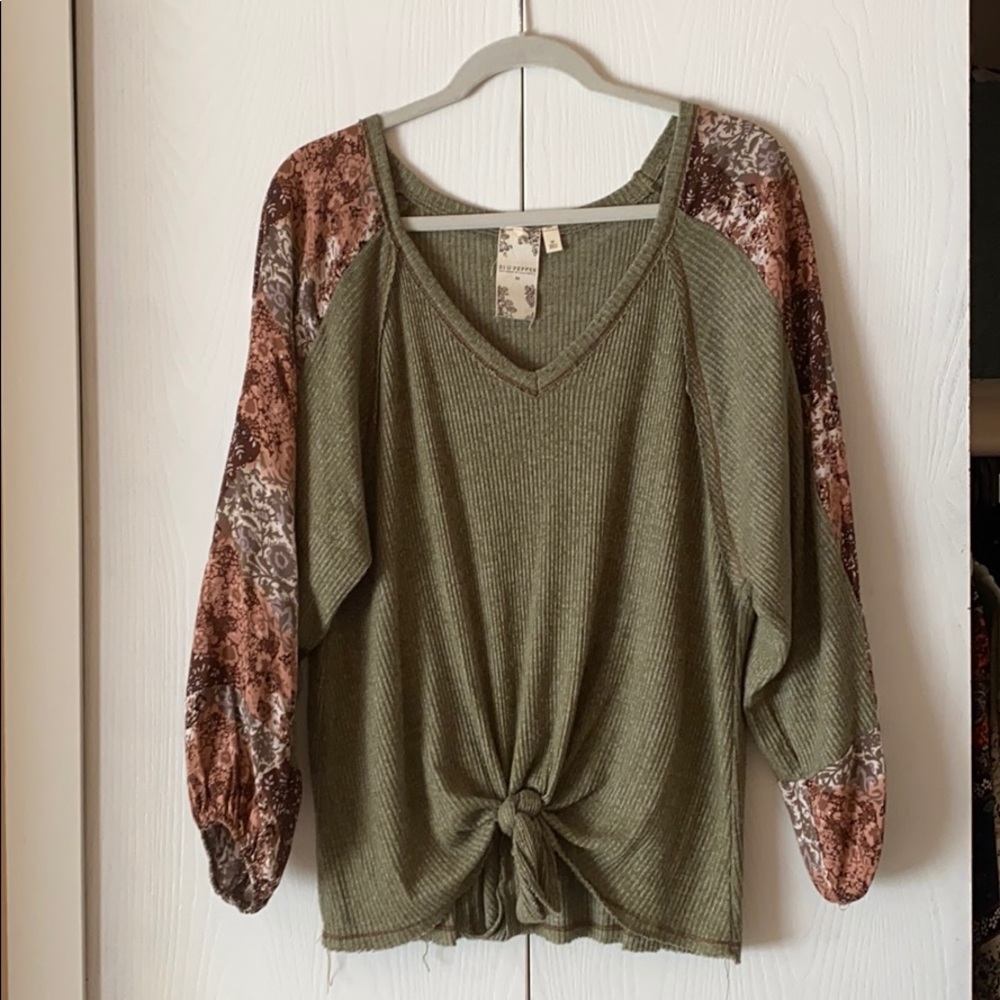 Beautiful long sleeve with sleeve detail